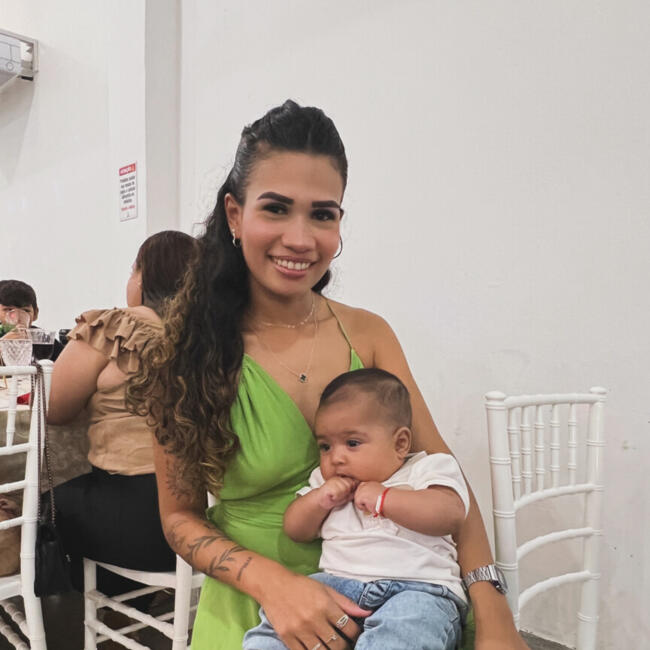 Emprego de babá em Sinop: Emanuela