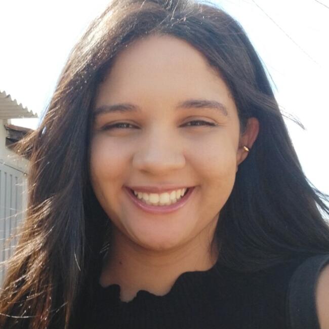 Babysitter in Uberlândia: Camille