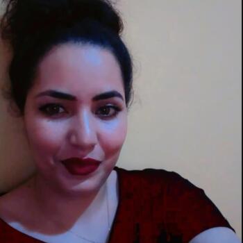 Babysitter in Lqoliaa: Zineb