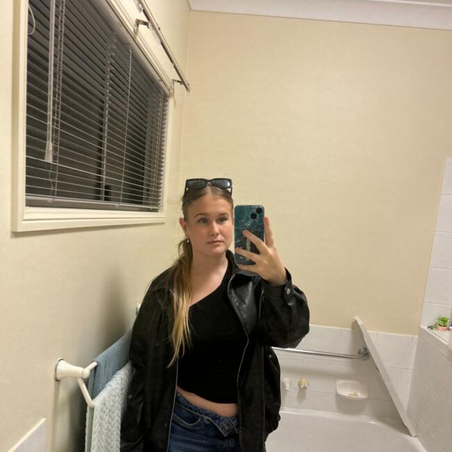 Babysitter in Townsville: Maddi