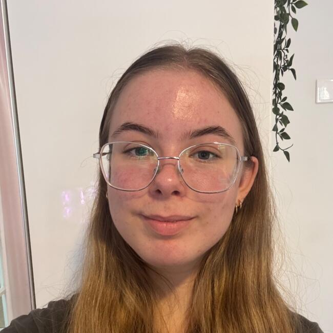 Babysitter in Perth: Mia