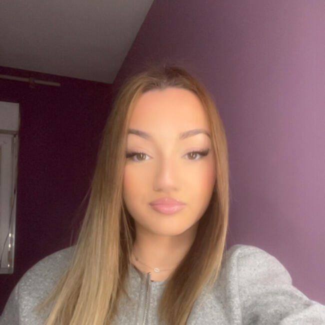 Babysitter in Écouen: Lya