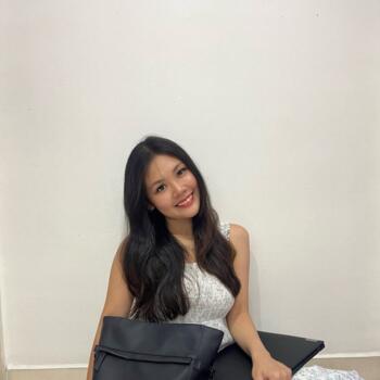 Babysitter in Singapore: Hazel