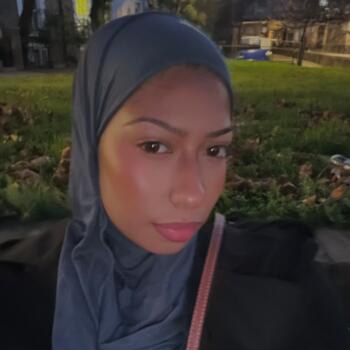 Babysitter in London: Saira