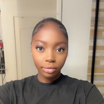 Babysitter in Noisy-le-Grand: Efia