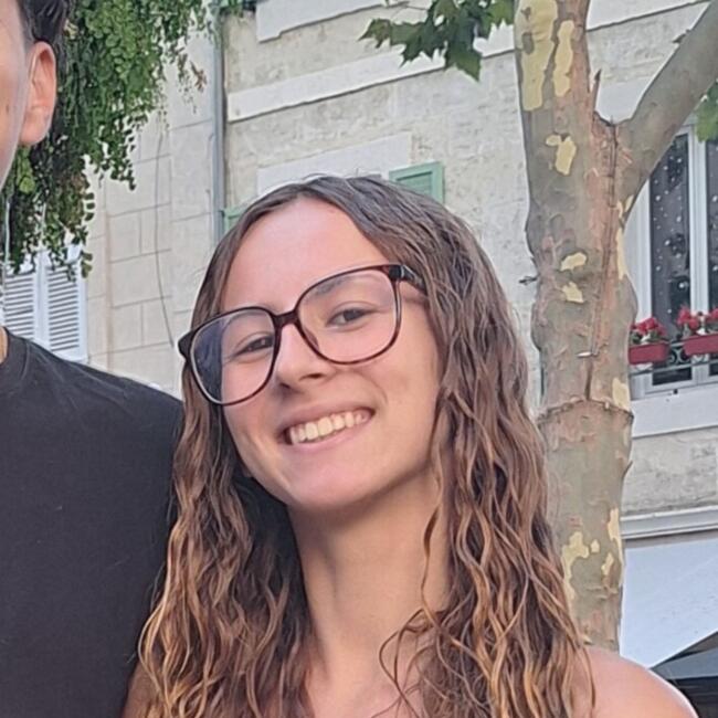 Babysitter in Martigues: Abygaël