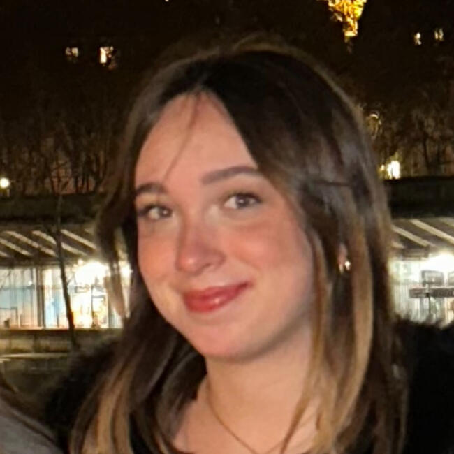 Babysitter in Vernaison: Maia