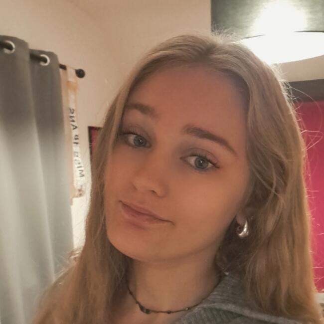 Babysitter in Montigny-le-Tilleul: Elisa