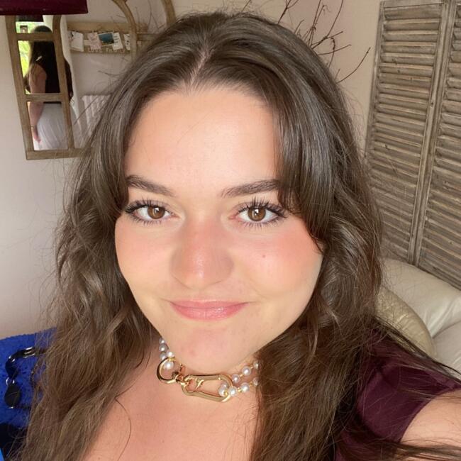 Babysitter in Blégny: Clémence