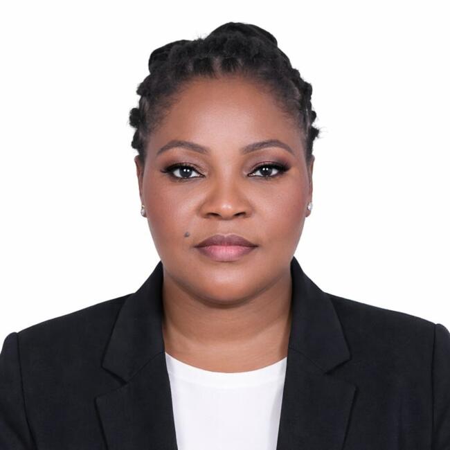 جليسة أطفال في دبي: Pauline