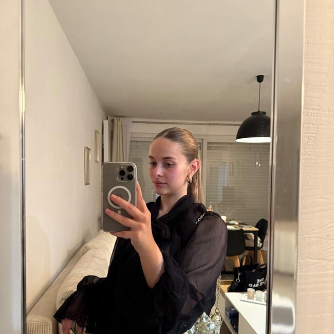 Babysitter in Saint-Julien-l'Ars: Océane