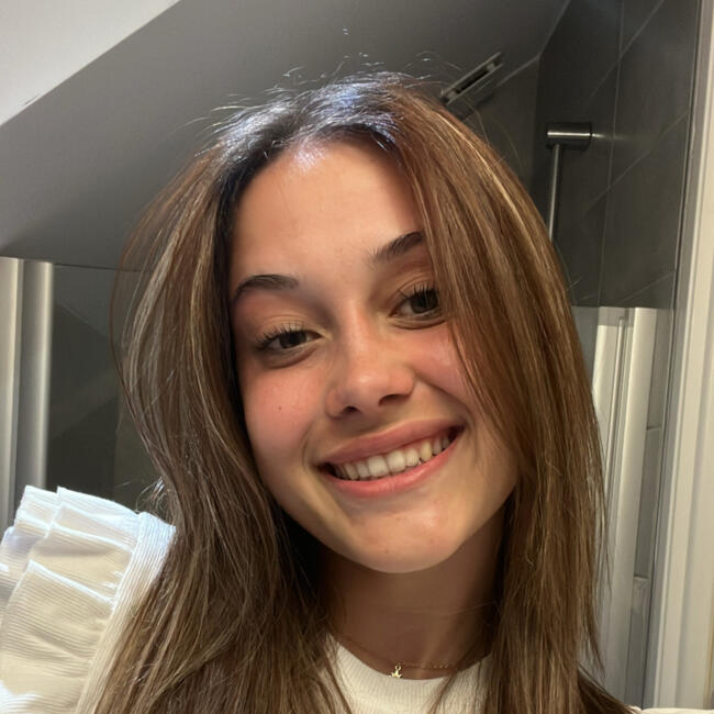 Babysitter in Lyon: Leelou