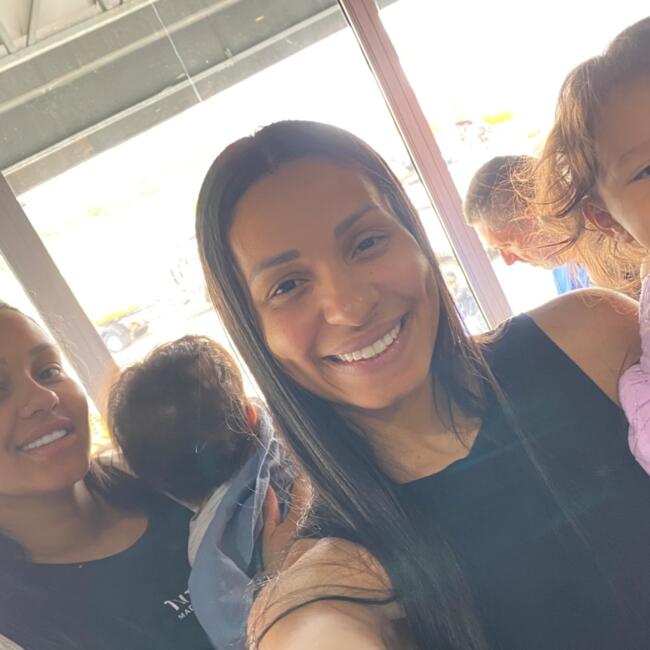 Emprego de babá em Itapema: Pamella