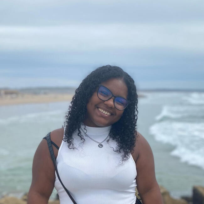 Babysitter in Sesimbra: Jéssica