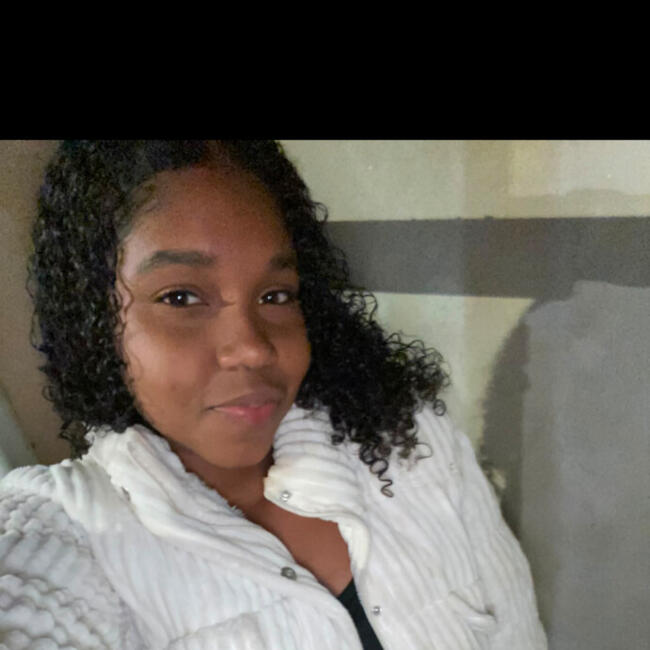Babysitter in Embu das Artes: Nicole