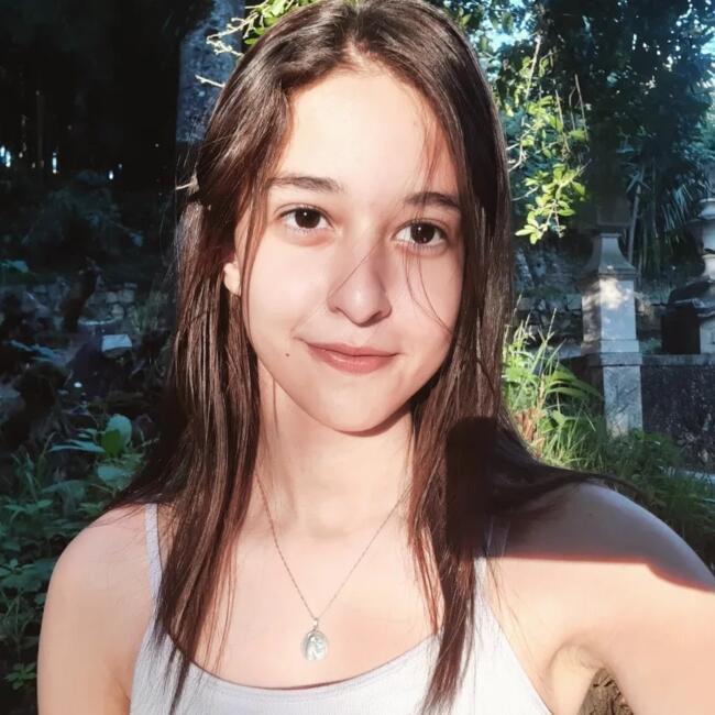 Babysitter in Coimbra: Marcelle Brooman