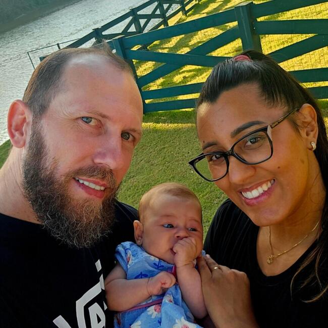 Emprego de babá em Blumenau: Graziele