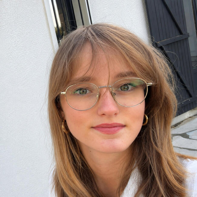 Babysitter in Hoeven: Elise
