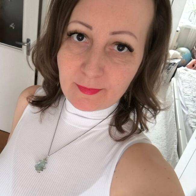 Bébiszitter Abasár területén: Judit