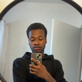 Baby-sitter Bernay: Abubakar