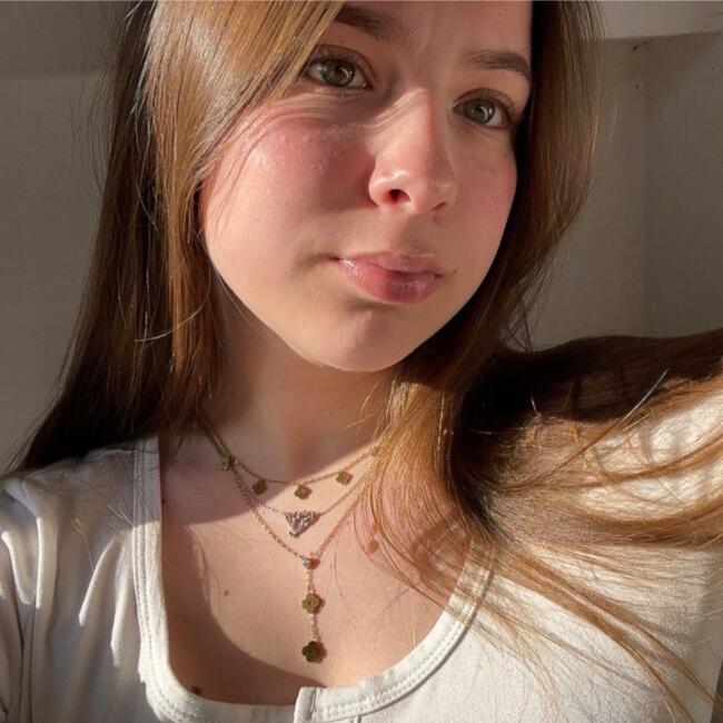 Babysitter in Saint-Gérand-le-Puy: Lena