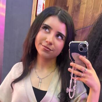 Babysitter in Les Clayes-sous-Bois: Lina