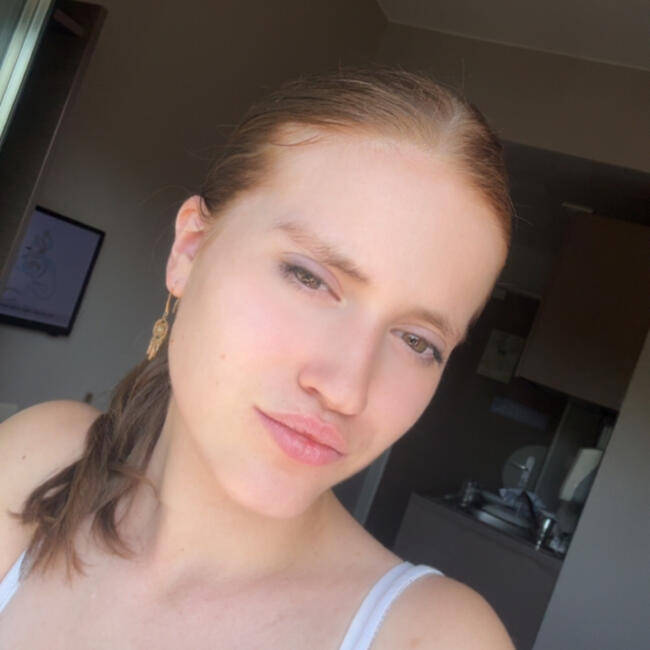 Babysitter in Caen: Julie