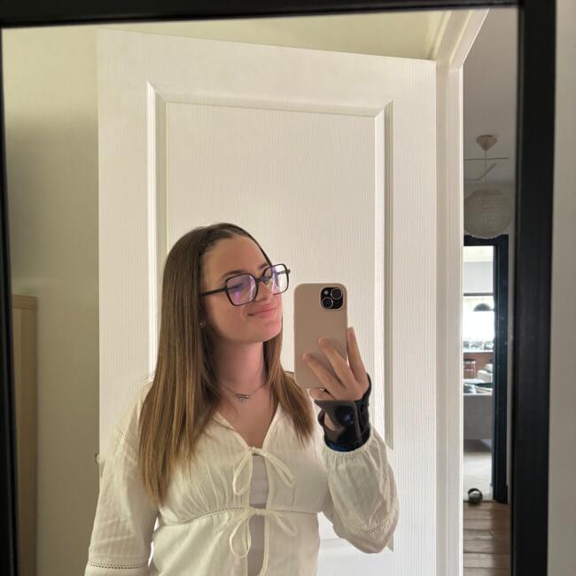 Babysitter in Villemoustaussou: Margaux