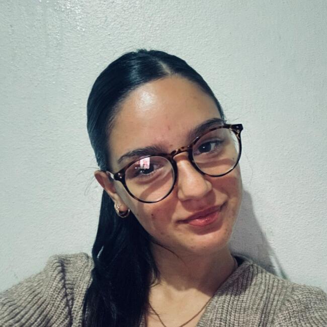 Babysitter in Caranguejeira: Ângela