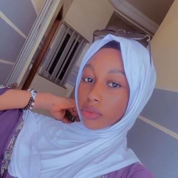 Babysitter in Niakoul Rab: Nylaya