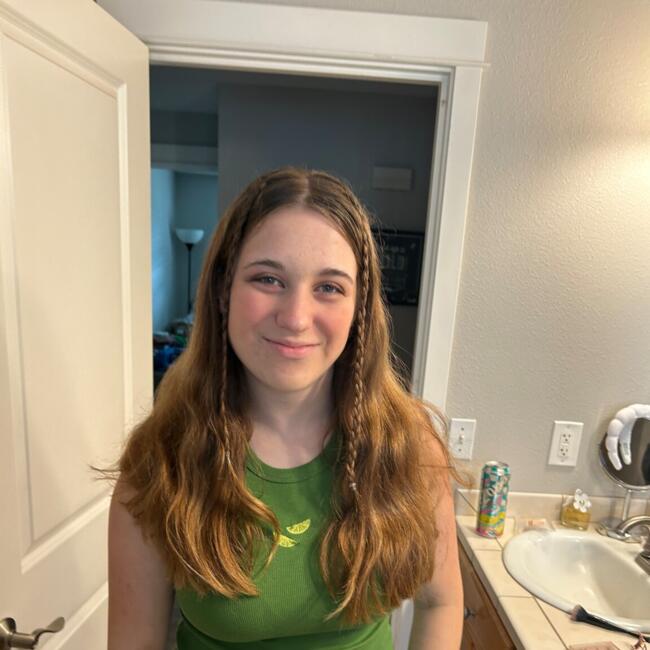 Babysitter in Keizer: Lacey