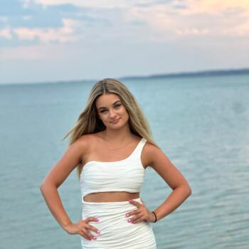 Bébiszitter Téglás területén: Detti