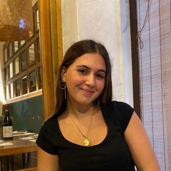 Babysitter in Seville: Lola