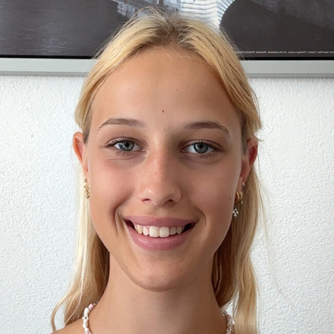 Babysitter in Athens: Orélie