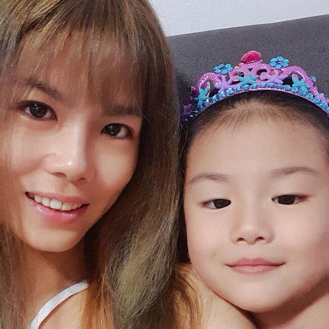Babysitter in Singapore: Emily