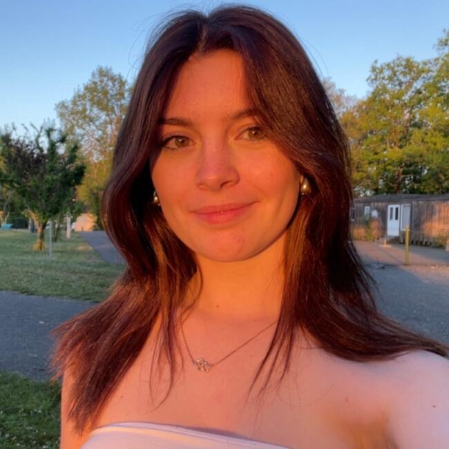 Babysitter in Bordeaux: Emma