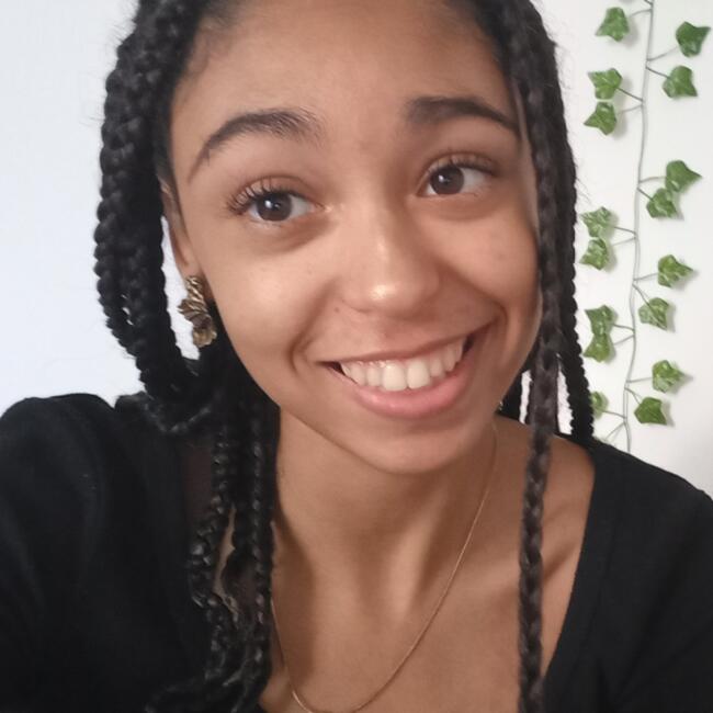 Babysitter in Châteauroux: Emmanuelle