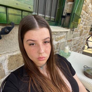 Babysitter in Korydallos: Theodora