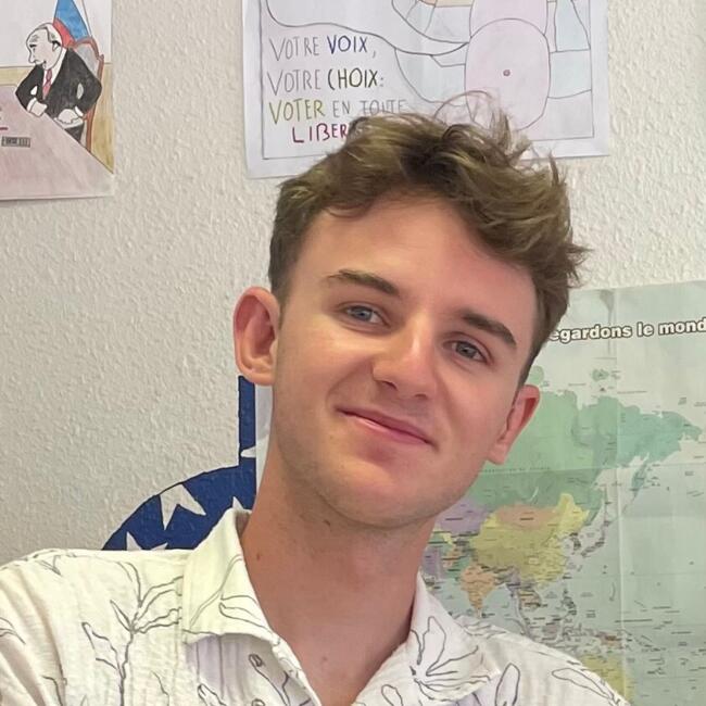 Babysitter in Cannes: Noa