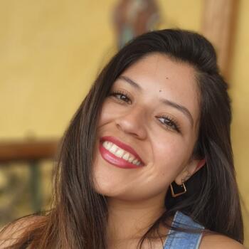 Niñera Algarrobo: Macarena