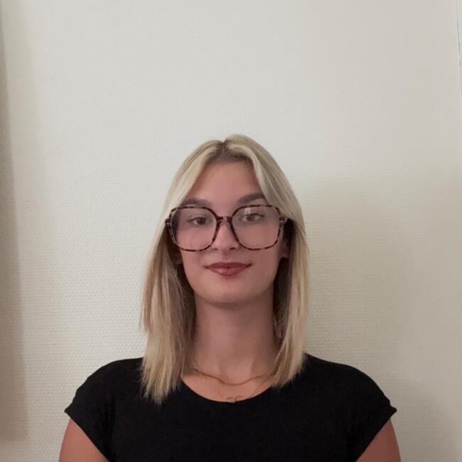 Babysitter in Agen: Déva
