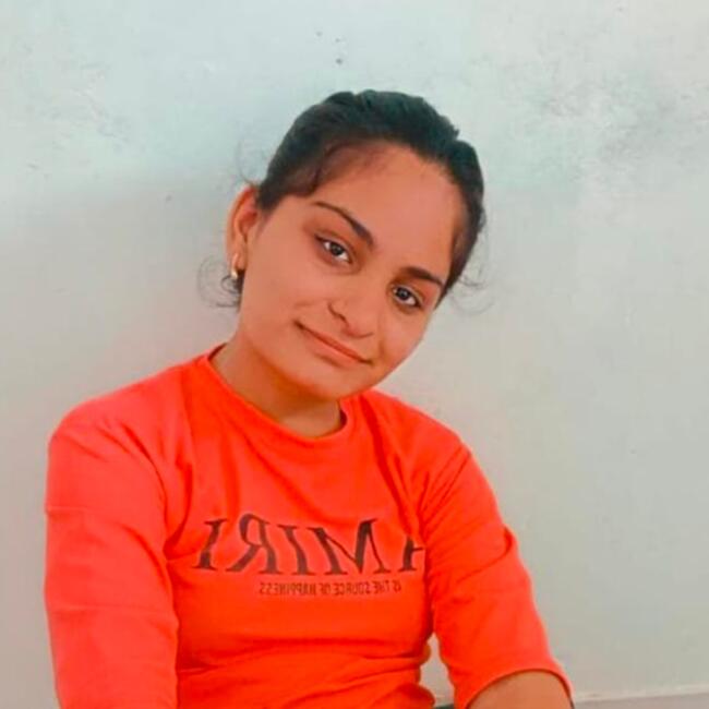 Babysitter in Vadodara: Hensi Kalal