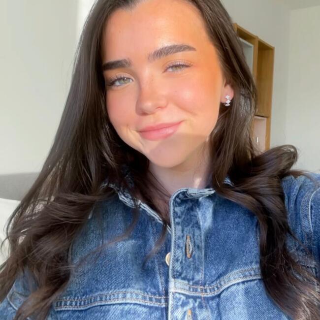 Babysitter in Bordeaux: Lily