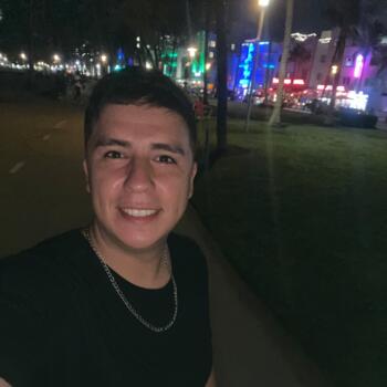 Niñera en San Isidro: Matías