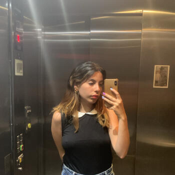 Babysitter in Paris: Manel