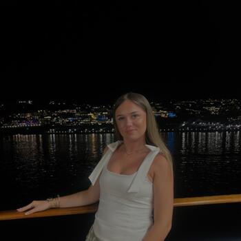 Babysitter in Montreuil (Centre-Val de Loire): Jade
