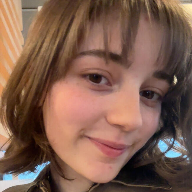 Babysitter in Saint-Hilaire-de-Brethmas: Emie