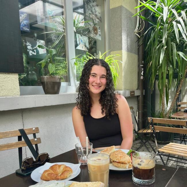 Babysitter in Munich: Lily