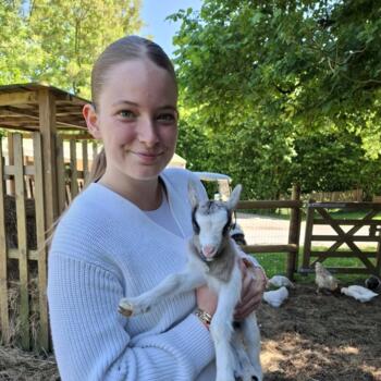 Nanny in Le Poiré-sur-Vie: Lèya