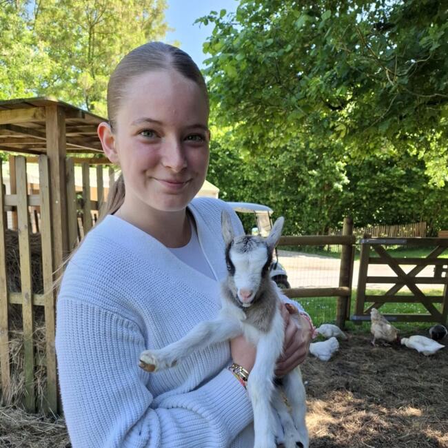 Nanny in Le Poiré-sur-Vie: Lèya